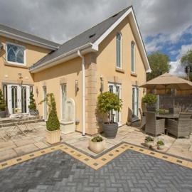 Queen Bee & B, hotel in Merthyr Tydfil