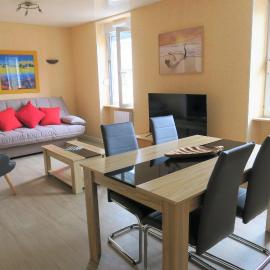 Appartement au centre de TREBEURDEN et à 500m de la plage - Ref 665, hotel in Trébeurden