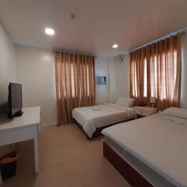 RedDoorz at Balatas Magsaysay Road Naga City, hotel v destinácii Naga