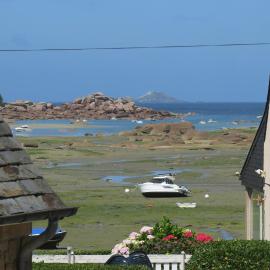 Maison bretonne exposée Sud avec jardin à 50m de la baie Ste Anne à TREGASTEL - Réf 44