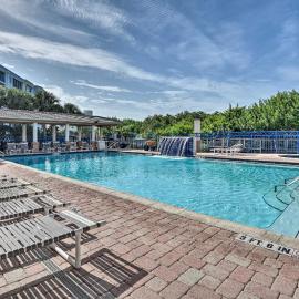 Walk to Ocean: Condo w/ Pool in New Smyrna Beach, hotel in New Smyrna Beach