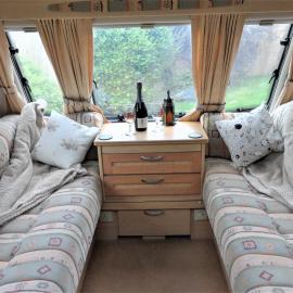 Y Ffau - A gorgeous little caravan، فندق في نايتون
