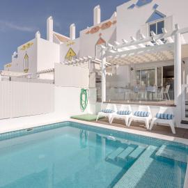 SeaScape Villa Private Pool & Rooftop Jacuzzi with sea view near Manta Rota Beach