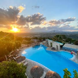 Arolithos Traditional Village Hotel, hotel di Tílisos