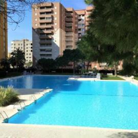 Apartamento con gran piscina de temporada a 200 metros de la playa
