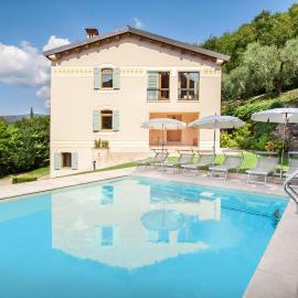 Cà Cantoni With Pool, hotel in Garda