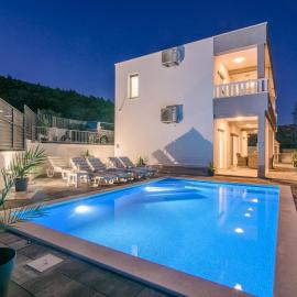 VILLA Mari with private pool