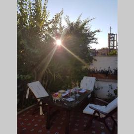 Casa en GRANADA con hermoso jardín, parking calle