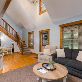 Canadian Hemlock . Trailside Lodging، فندق في ميلرزبورج