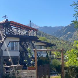Dobri Dom, hotel a Karagayly