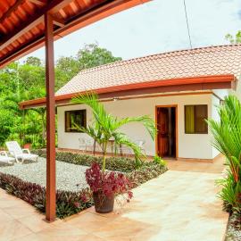 Casa Blossom - Beach Paradise Retreat, Fully Equipped, Holiday Home, hotel u gradu Puerto Vijeho