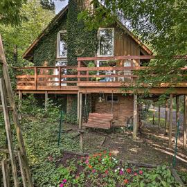 Serene Lodi Escape w/ Deck: Boat, Hike & Sip!, hotelli kohteessa Lodi