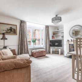 Windsor Town Centre Victorian townhouse sleeps 6, hótel í Windsor