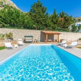 Villa Romitello con Piscina Total Relax, hotel v mestu Borgetto