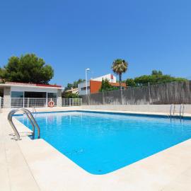 Global Vacacional, Apartamento con terraza y piscina a un paso de la playa