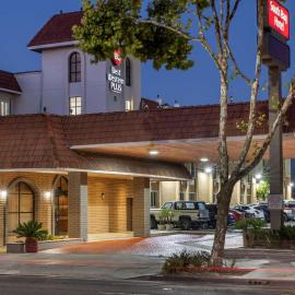 Best Western Plus South Bay Hotel, хотел в Лоундейл