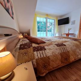 Pension & Ferienhof Glüß、Lünzenのホテル