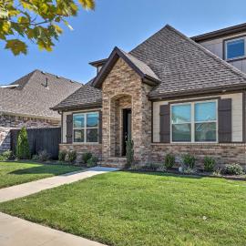 Fayetteville House: Pool Access & Gas Grill!, hotel sa Fayetteville