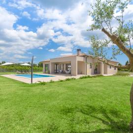 Spacious New design Villa Vitis Vitae, private pool ,1400m2 garden , Central Istria