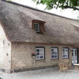 Familie Horn - Urlaub im Reetdachhaus in Schleswig-Holstein، فندق في Silberstedt