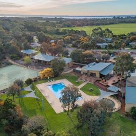 Ramada Resort by Wyndham Phillip Island、カウズのホテル