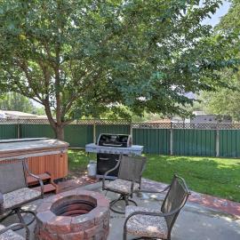 'Red Rock Rambler' Moab Home w/ Hot Tub & Views!, hotell i Moab