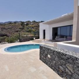 VILLA “LA FLORIDA” - WONDERFUL VIEWS - POOL – WIFI, hotell i Candelaria