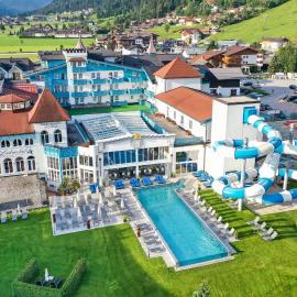 Schlosshotel Lacknerhof, хотел в Флахау
