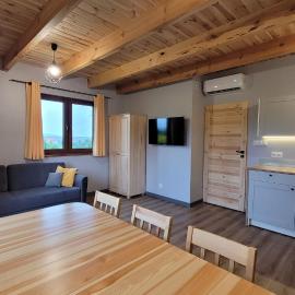 Wrzosowe Wzgórze Domki 3 sypialnie, hotel in Chęciny