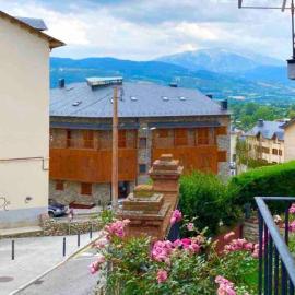 Puigcerdá Centro. Acogedor apartament en el pueblo, hotell i Puigcerdà