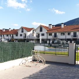 Villa Montes Pirineos, hotel u gradu Santa Cilia de Jaca