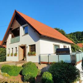Ferienwohnung am Rennsteig bei Eisenach - Ilona Schmidt, hotel in Wolfsburg-Unkeroda
