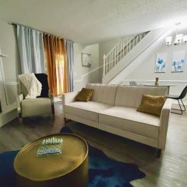 Modern Designer Townhouse 2Br Ideal for Long Stays!, khách sạn ở Jackson
