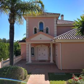 Casa La Familia
