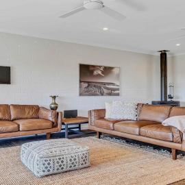 Paul's Farmhouse - 4 BR rural retreat with views