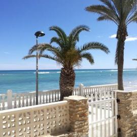 CHALET A 5 METROS DEL MAR.Wifi gratis