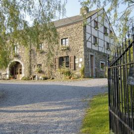 B&B Le Clos de la Fontaine โรงแรมในChéoux