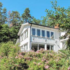 Holiday Home Stegeborg Sjöstugan by Interhome, hotel v mestu Norrkrog