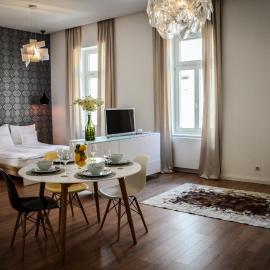 Baross Boutique Apartman โรงแรมในเยอร์