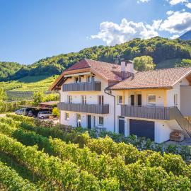 Haus Stolz, hotel a Appiano sulla Strada del Vino