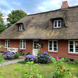 Nordsee-Traum unter Reet, hotelli kohteessa Almdorf