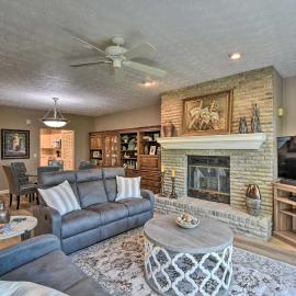 Resort-Style Condo w/ Balcony on Lake Keowee, hotel in Salem