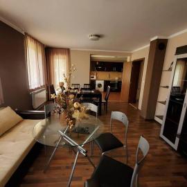Двете къщи в планината, hotel in Beli Osŭm