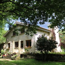 Villa Casa de Campo Los Carballos, hotel in Tomiño