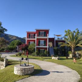 Kykeon Studios, hotel Kateliószban