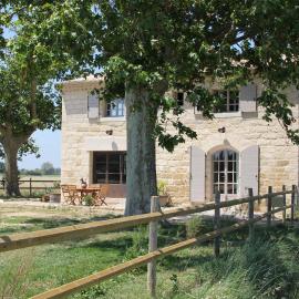Le Mazet De Jean, hotel u gradu 'Le Cailar'