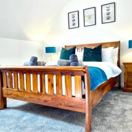 Modern Spacious, Near Marina - Commerce Street, Lossiemouth - Free Parking, WiFi, hotel in Lossiemouth