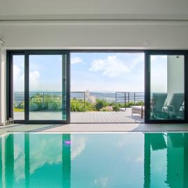 villa relax with swimming pool and mountain view, Hotel in Buków