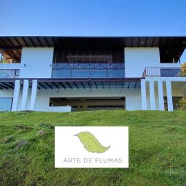 Arte de Plumas birding lodge، فندق في كرتاغو