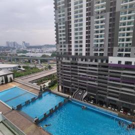 Landmark Residence 2 Service Apartment 5min to MRT 20min to KL, хотел в Каджанг
